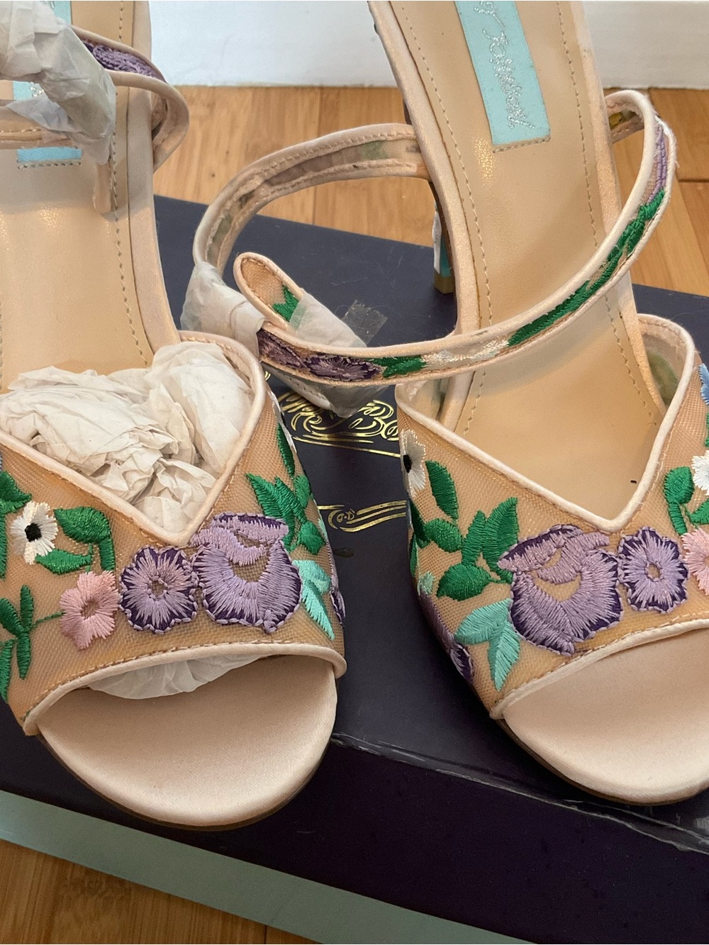 Betsey Johnson Dylan Floral Embroidered Mesh Ankle Strap Heels Women’s 8 Box